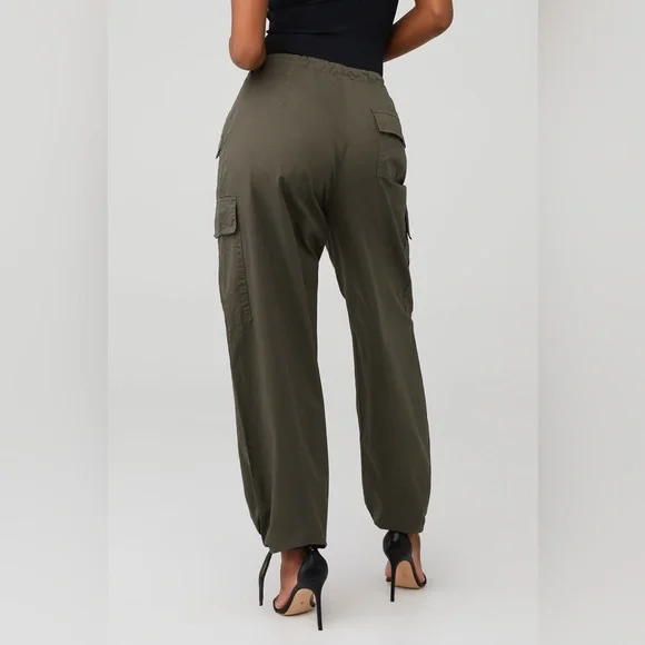 Nwt Good American  PARACHUTE PANT ‎ Fatigue olive Green Pants - Picture 5 of 12